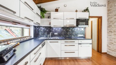 Prodej pěkných rodinného domu s výhledem na hory ve Starých Bukách (okr. Trutnov) 
