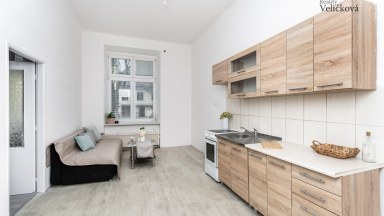 Pronájem bytu 2+kk 47 m² se zahradním posezením a s dětským hřištěm