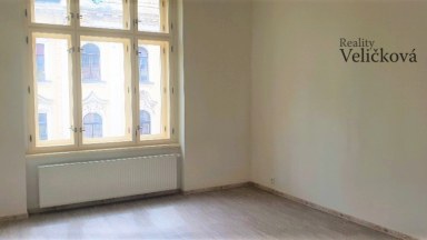 Nabízíme nádherný byt 3+kk v centru města Hradce Králové s vlastním park. stáním