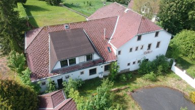 Nabízíme k prodeji prostorný penzion v obci Broumov