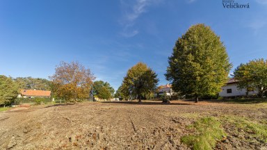 Prodej úchvatného pozemku určeného k výstavbě RD na Novém Hradci Králové, ulice Zámeček
