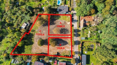 Prodej úchvatného pozemku určeného k výstavbě RD na Novém Hradci Králové, ulice Zámeček