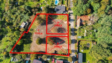 Prodej úchvatného pozemku určeného k výstavbě RD na Novém Hradci Králové, ulice Zámeček