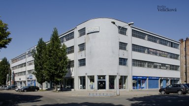 Pronájem skladu/kanceláře v atraktivní lokalitě - Novákovy garáže, Hradec Králové