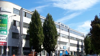 Pronájem skladu/kanceláře v atraktivní lokalitě - Novákovy garáže, Hradec Králové