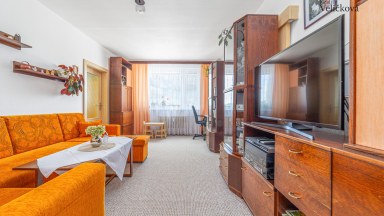 Prodej slunného bytu 3+1, 76m², s balkonem a nádherným výhledem – Náchod (Staré Město nad Metují)