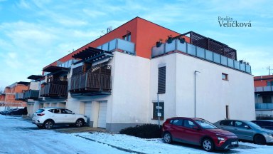 Pronájem útulného bytu 2+kk s balkonem a parkovacím stáním – Svobodné Dvory, Hradec Králové