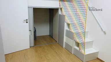 Pronájem útulného bytu 2+kk s balkonem a parkovacím stáním – Svobodné Dvory, Hradec Králové