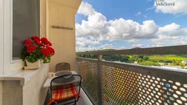 Prodej prostorného bytu 3+1, 76m², s balkonem a nádherným výhledem – Náchod (Staré Město nad Metují)