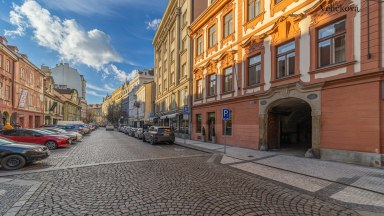 Prodej exkluzivního atypického mezonetu o výměře 170 m² v historickém srdci Prahy – ulice Dlouhá