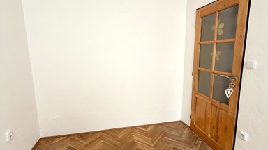 Pronájem světlého bytu o dispozici 2+1 s balkonem a sklepem v klidné části Opočna