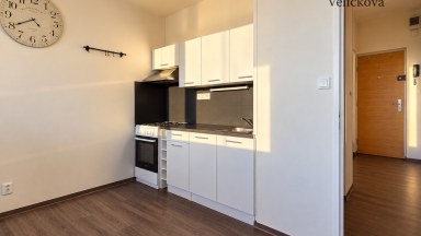 Pronájem prostorného bytu 1+1 o výměře 41,2 m2 | třída E. Beneše, Hradec Králové