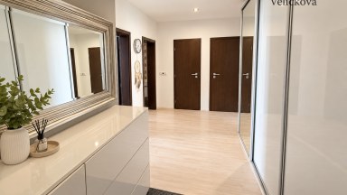 Pronájem luxusního vybaveného bytu 3+kk v centru města Hradce Králové