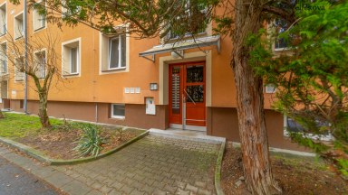 Nabízíme k prodeji zrekonstruovaný byt 2+1 na Zeleném Předměstí v Pardubicích