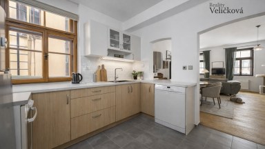 Prodej výjimečného bytového domu v historickém srdci Hradce Králové – Tomkova ulice