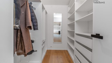 Pronájem stylového podkrovního bytu 2+kk s terasou v centru Hradce Králové - ulice Klumparova