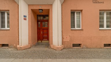 Pronájem stylového podkrovního bytu 2+kk s terasou v centru Hradce Králové - ulice Klumparova