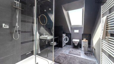 Pronájem stylového podkrovního bytu 2+kk s terasou v centru Hradce Králové - ulice Klumparova