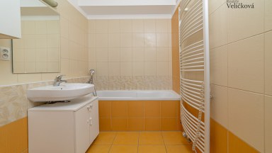 Pronájem pěkného bytu 3+kk včetně parkovacího stání v Hradci Králové- ulice K Meteoru 