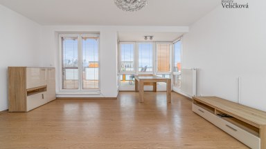 Pronájem pěkného bytu 3+kk včetně parkovacího stání v Hradci Králové- ulice K Meteoru 