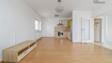 Pronájem pěkného bytu 3+kk včetně parkovacího stání v Hradci Králové- ulice K Meteoru 