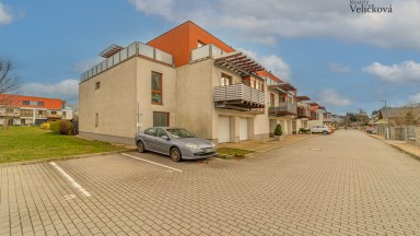 Pronájem pěkného bytu 3+kk včetně parkovacího stání v Hradci Králové- ulice K Meteoru 