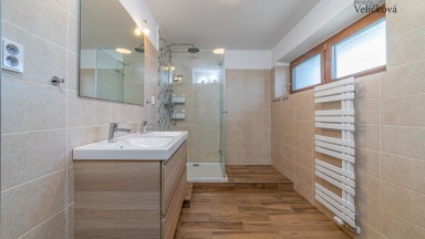 Rodinný dům po rekonstrukci se 2 bytovými jednotkami a fotovoltaikou – Žďár nad Sázavou