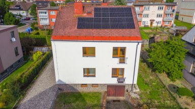 Rodinný dům po rekonstrukci se 2 bytovými jednotkami a fotovoltaikou – Žďár nad Sázavou