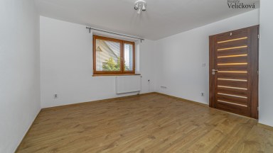 Rodinný dům po rekonstrukci se 2 bytovými jednotkami a fotovoltaikou – Žďár nad Sázavou