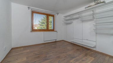 Rodinný dům po rekonstrukci se 2 bytovými jednotkami a fotovoltaikou – Žďár nad Sázavou