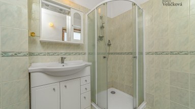 Rodinný dům po rekonstrukci se 2 bytovými jednotkami a fotovoltaikou – Žďár nad Sázavou