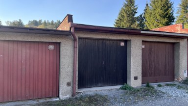 Prodej zděné garáže 16 m² s elektřinou a vlastním pozemkem, Úpice – ul. Palackého U benzinové pumpy