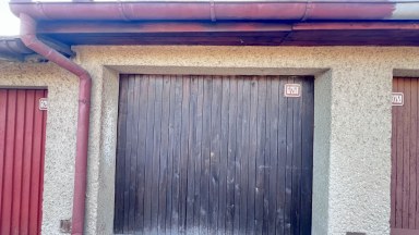 Prodej zděné garáže 16 m² s elektřinou a vlastním pozemkem, Úpice – ul. Palackého U benzinové pumpy