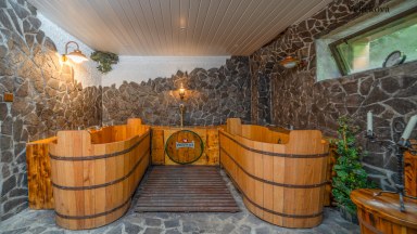 Rekreační areál u Seče s kapacitou až 61 osob a pozemky 5 222 m²