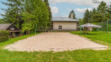 Rekreační areál u Seče s kapacitou až 61 osob a pozemky 5 222 m²