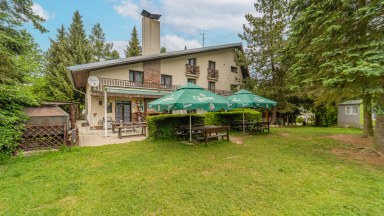 Rekreační areál u Seče s kapacitou až 61 osob a pozemky 5 222 m²