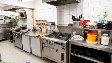 Pronájem vybavené restaurace se zahrádkou a tanečním sálem (329m2)