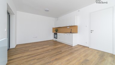 Prodej právě zkolaudovaného bytu 1+kk s balkonem a garážovým stání v HK - Rezidence Kristián