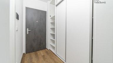 Prodej právě zkolaudovaného bytu 1+kk s balkonem a garážovým stání v HK - Rezidence Kristián