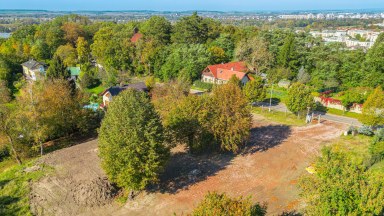 Prodej výjimečného stavebního pozemku 732 m² s panoramatickým výhledem, Hradec Králové – Zámeček
