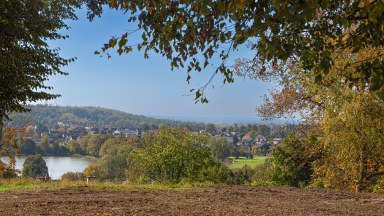 Prodej výjimečného stavebního pozemku 732 m² s panoramatickým výhledem, Hradec Králové – Zámeček