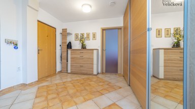 Prodej nádherného bytu 3+1 o celkové výměře 129 m2 v Praze - Kunraticích - ul. U Zeleného ptáka