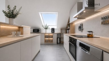 Prodej nádherného bytu 3+1 o celkové výměře 129 m2 v Praze - Kunraticích - ul. U Zeleného ptáka