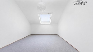 Prodej nádherného bytu 3+1 o celkové výměře 129 m2 v Praze - Kunraticích - ul. U Zeleného ptáka
