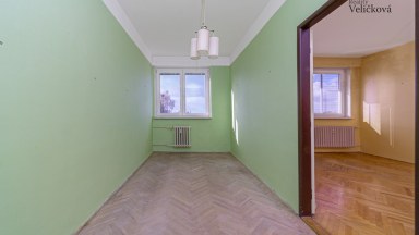 Prodej světlého a vzdušného bytu 3+1 k rekonstrukci v Hradci Králové - třída SNP, Slezské Předměstí