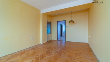 Prodej světlého a vzdušného bytu 3+1 k rekonstrukci v Hradci Králové - třída SNP, Slezské Předměstí