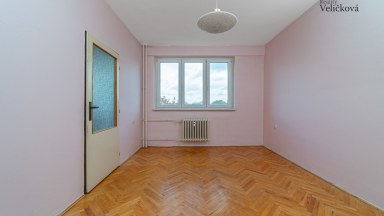 Prodej světlého a vzdušného bytu 3+1 k rekonstrukci v Hradci Králové - třída SNP, Slezské Předměstí