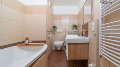 Prodej krásného útulného bytu 2+kk po rekonstrukci – Durychova, Hradec Králové